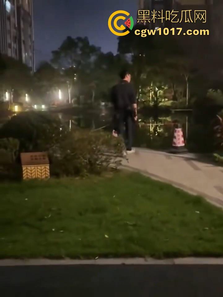 广东揭阳缔景城小区有人虐猫,深夜拿弓箭弓弩射小区小猫咪,在小区乱射箭,如入无人之境,今天敢射猫明天就敢射人!