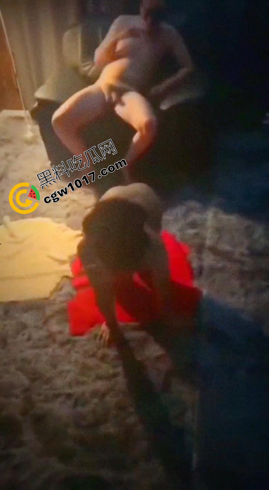 绿奴献妻跟俩东北大汉群P调教!骚母狗自己骑乘全自动榨精!全程女的都用东北话淫叫,虽然有些出戏但更刺激!