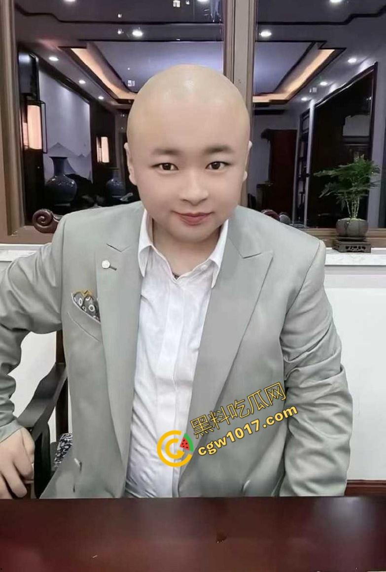 快手千万粉网红【老狗】惊爆丑闻：婚内出轨乱搞、KTV淫乱黑料满天飞！与爱徒【孙佳昕】狂欢，前妻直播爆猛料，裸露内幕掀波澜！