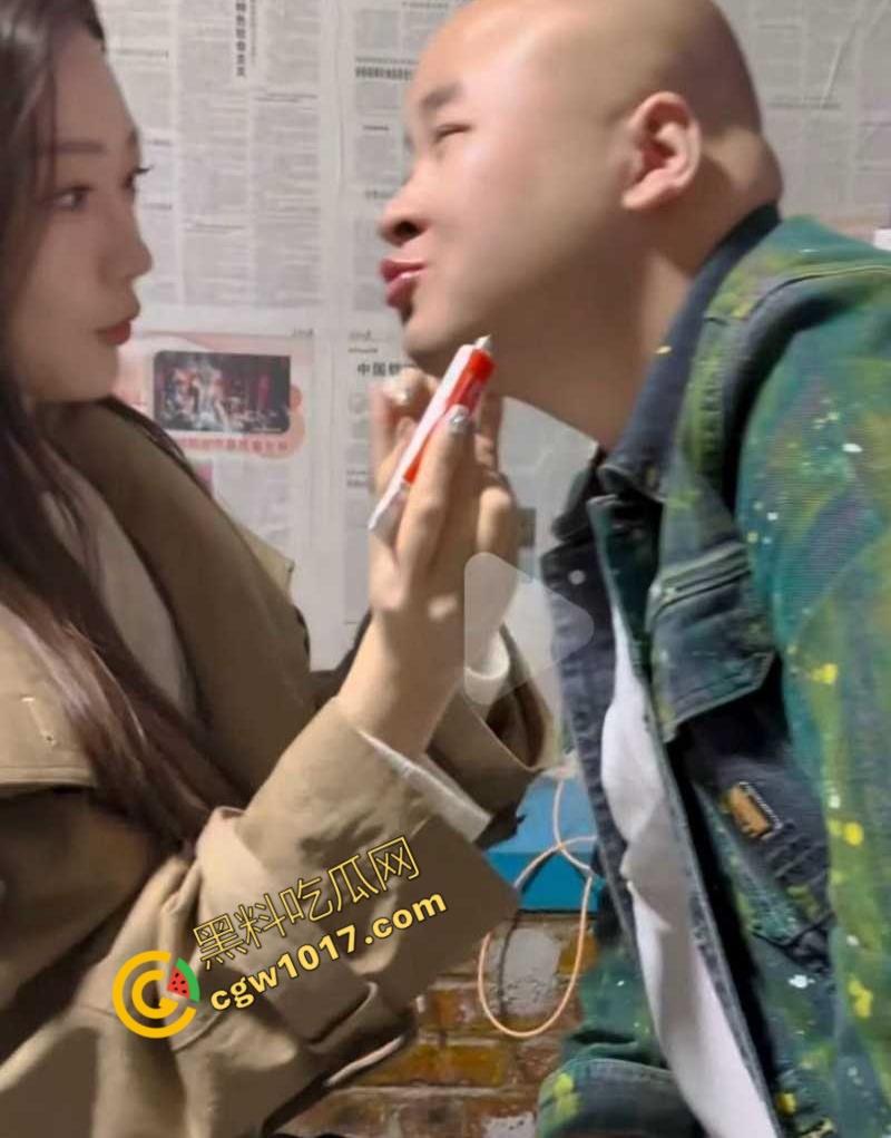 快手千万粉网红【老狗】惊爆丑闻:婚内出轨乱搞、KTV淫乱黑料满天飞!与爱徒【孙佳昕】狂欢,前妻直播爆猛料,裸露内幕掀波澜!