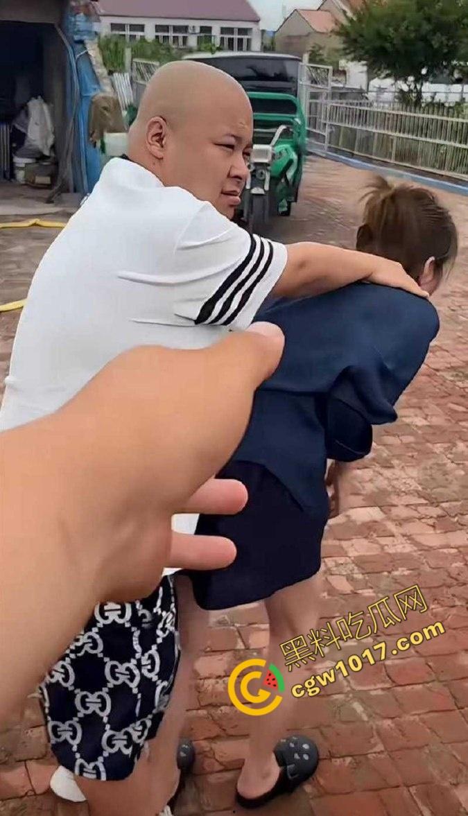 快手千万粉网红【老狗】惊爆丑闻：婚内出轨乱搞、KTV淫乱黑料满天飞！与爱徒【孙佳昕】狂欢，前妻直播爆猛料，裸露内幕掀波澜！