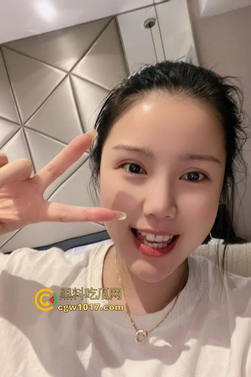 前女友是理发师，性感美臀极品身材却独爱口交，射满嘴咽下去又被口活舔硬，手技口技双绝！