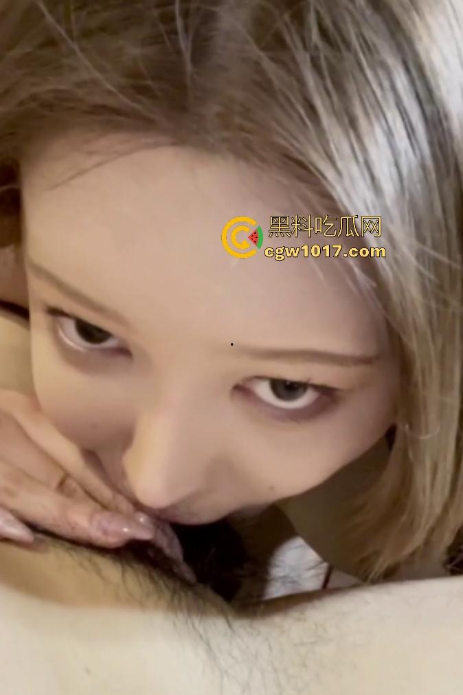 前女友是理发师，性感美臀极品身材却独爱口交，射满嘴咽下去又被口活舔硬，手技口技双绝！