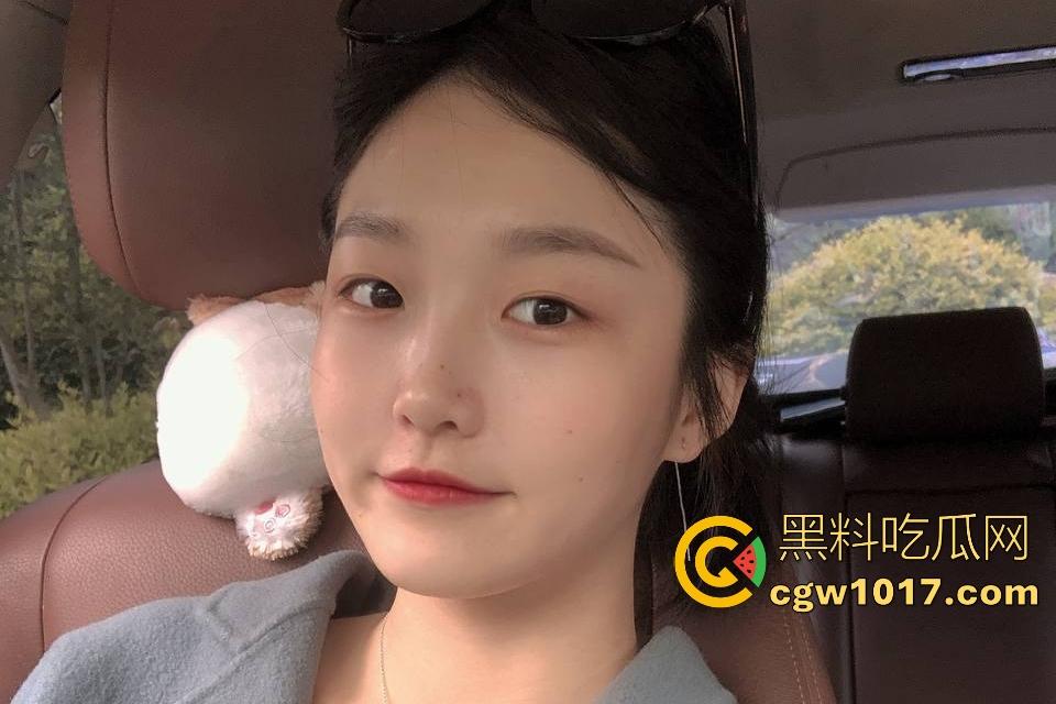 极品清纯女神【党泽】，职场女强人私下顶级口活，粉嫩骚穴吞根，口交完主动戴套主动骑乘，床上职场都有两把刷子！