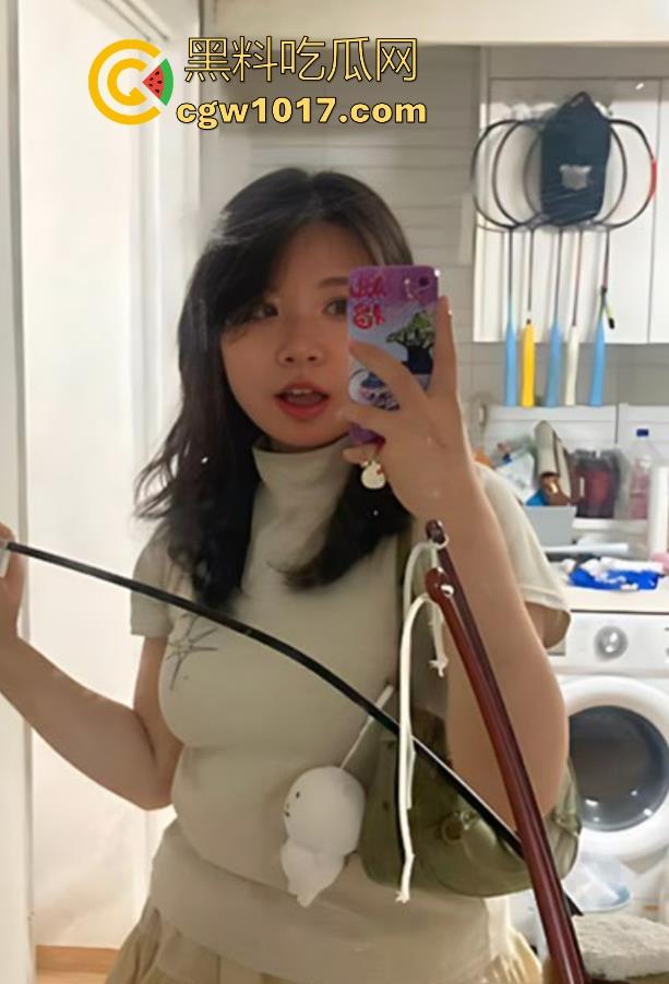 河北反差幼师【李小梦】人民好教师,白天讲课,晚上辅导大学生,微坦身材翘臀圆润,露脸深喉舔屌上位骑乘!