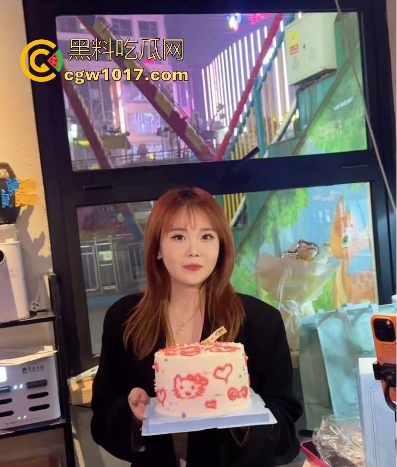 山东潍坊第二医科大学大奶母狗【许沫】欲焰焚身最骚大奶护士,各种骑乘无套猛插,胖是胖了点但胜在够骚!