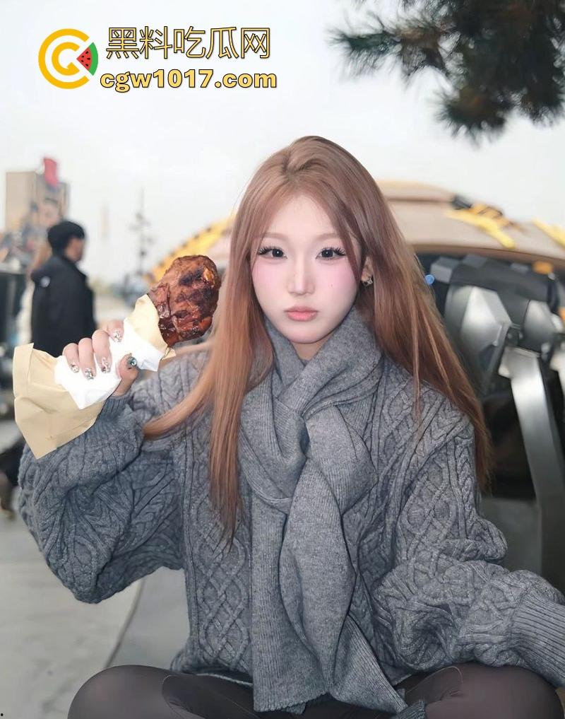 成都顶级小美【郑颖】约炮视频曝光,钟爱深喉口交女骚逼,性爱第一件事先舔屌,技术骚到堪比专业AV女优!