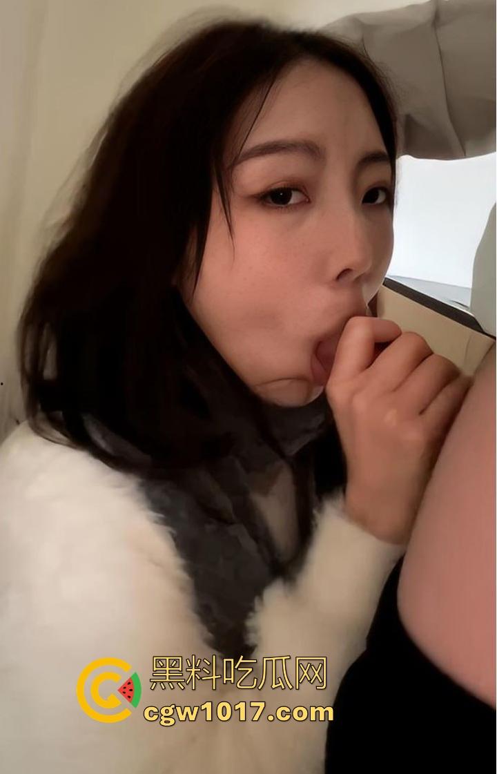 成都顶级小美【郑颖】约炮视频曝光,钟爱深喉口交女骚逼,性爱第一件事先舔屌,技术骚到堪比专业AV女优!