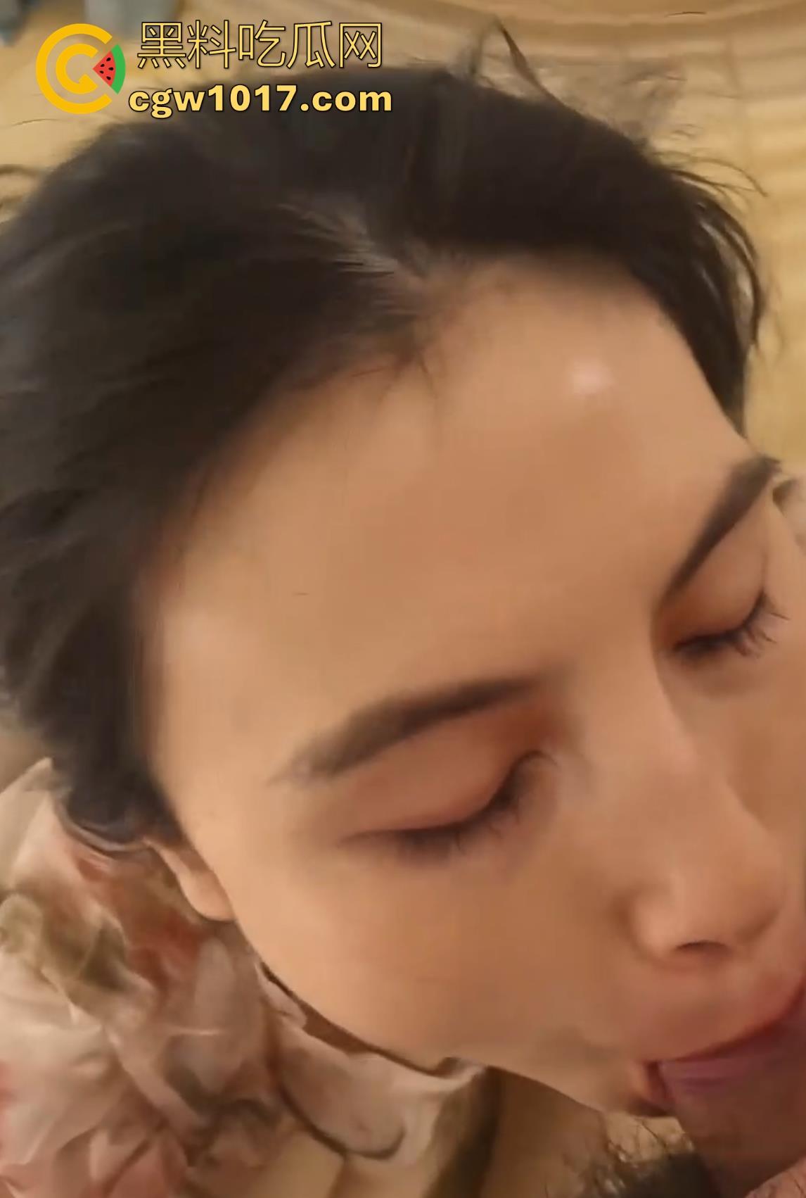 顶级熟女少妇偷情诱惑,情趣黑丝配高跟撩拨欲火,按头深喉爆操,蜜穴熟得一捅就出水,果然宝刀未老啊!