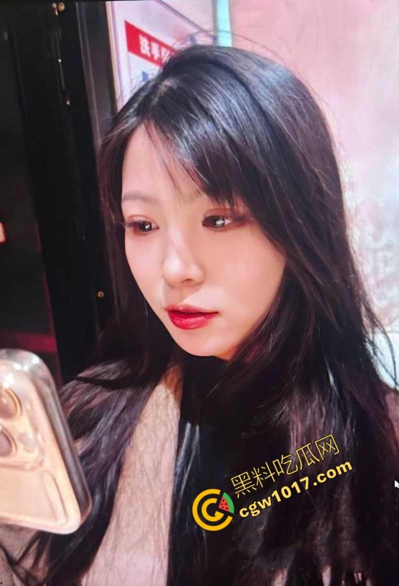 临沂迷人的少妇【周雅静】出轨大曝光：与情夫激情大战，露脸深喉，穿黑丝自慰，骑乘猛操，被老公发现后狂晒网络，震撼全网