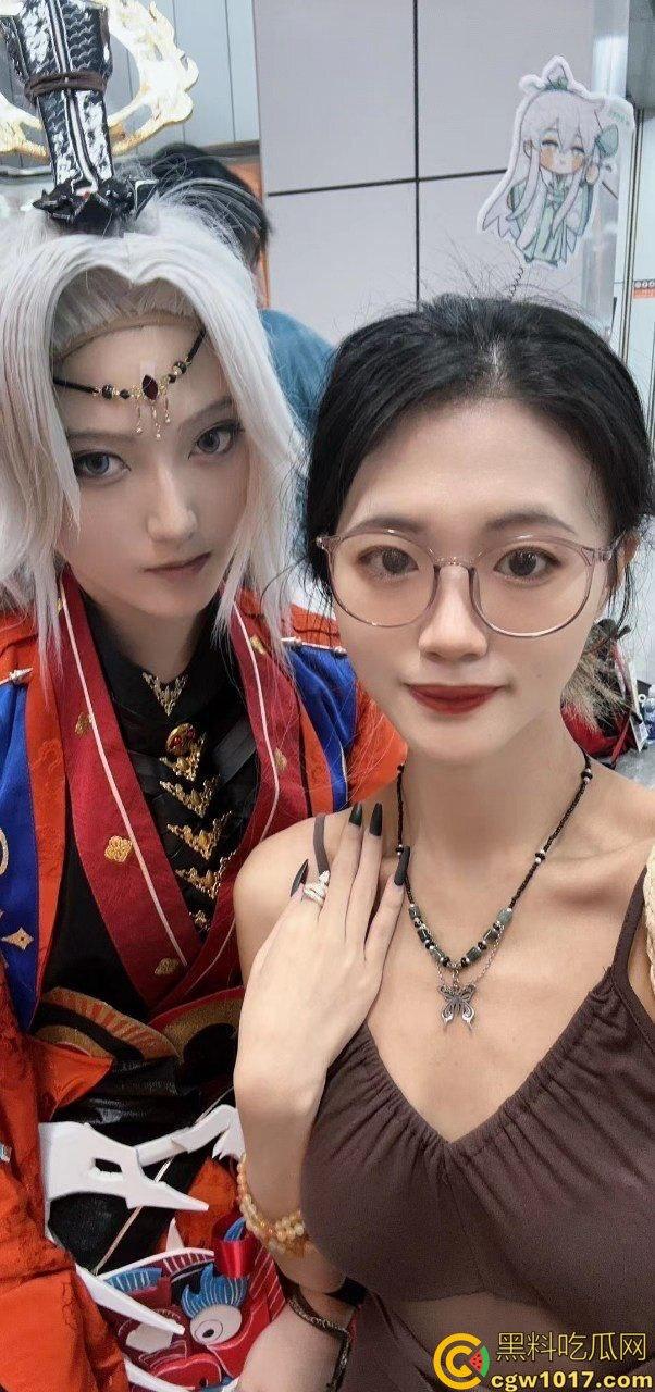 百万粉丝的【strangewomandcl】人妻反差婊彻底社死!付费群露脸被操到喷水,精液从逼里流一地!