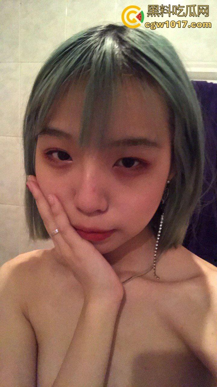 极品精神小妹被黄毛男友怂恿带狗链做爱 表演深喉吞精!虽是少女却已经乳头微黑!