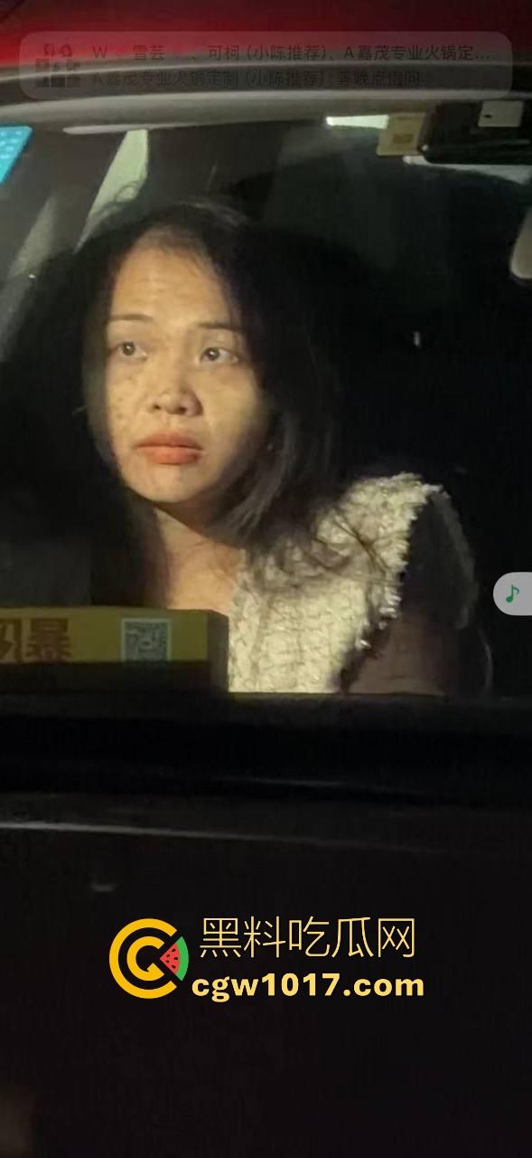 广东省潮州饶平捉奸现场!深夜操完送别人的老婆回家被逮,绿帽老公在车外拿手电一直拍,骚逼还好意思捂脸!