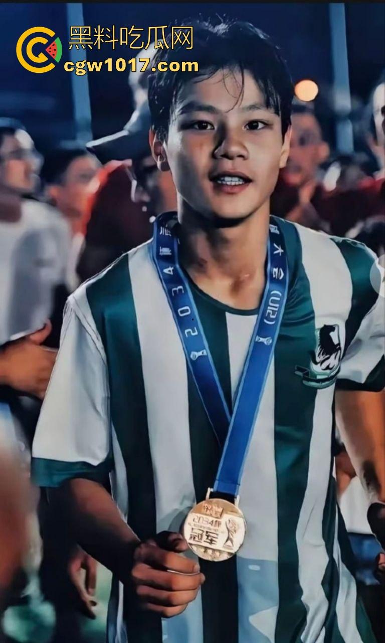 曾经被誉为国足未来的【詹景源】5P空姐黑料被曝！与32岁空姐的恋情，还组织5p淫啪，21秒完全露脸视频全网首曝！