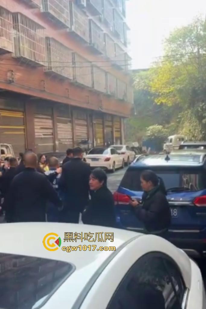 11月25日贵州习水温水偷盗140万现金的落网嫌犯指认现场,现金全数追回警方通报成功破案,不知能否还给需要的人?