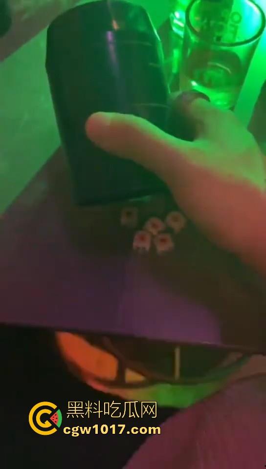 两杯小酒轻松拿下淫荡小骚逼,带回酒店全自动骑乘,跟喝酒前的高冷态度巨大反差,她怎么能这么骚啊!