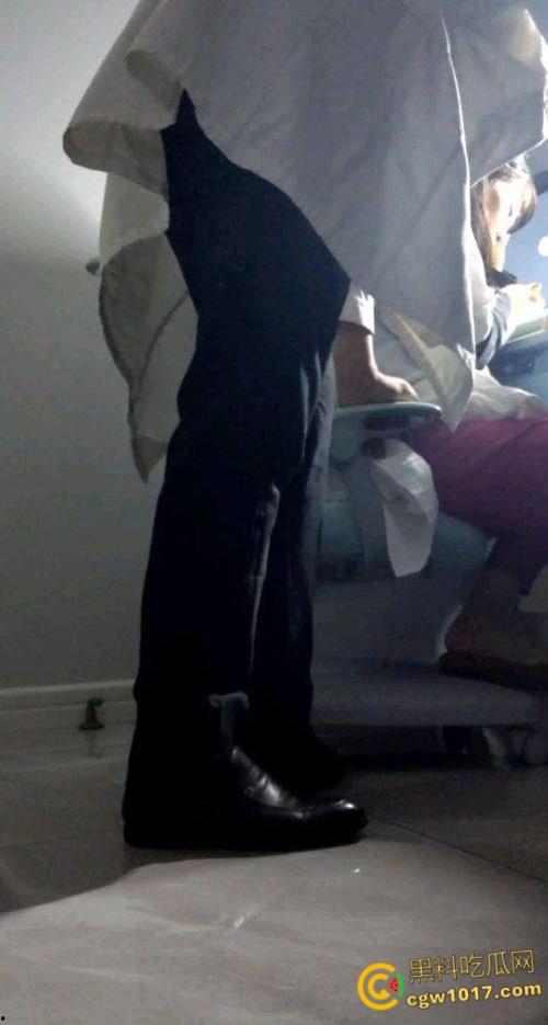 上班上累了去康复科找张姐,把她裤子脱了疯狂后入,小骚货小穴又紧又粉,要不是把我轰出去了,我肯定会肏她第二次 !