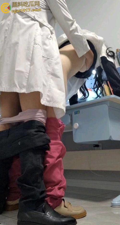 上班上累了去康复科找张姐,把她裤子脱了疯狂后入,小骚货小穴又紧又粉,要不是把我轰出去了,我肯定会肏她第二次 !