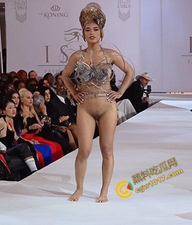 赤裸人肉T台狂肆绝伦!名模疯狂展示肉体,雪白胴体用猫步献上视觉大饱餐,美乳荡漾,宣告时尚之美!