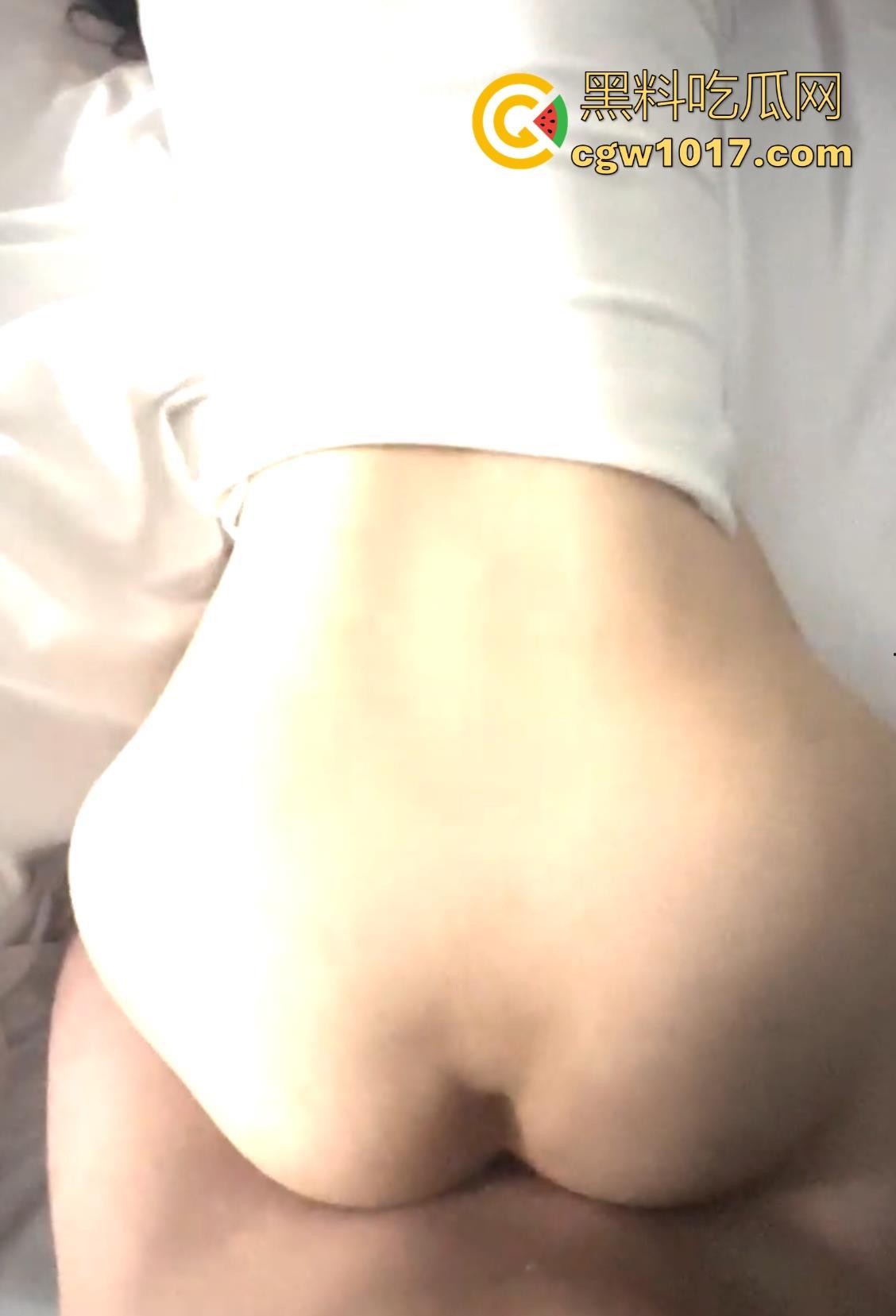 长沙医科大学【林安萱】性爱私拍曝光,清纯乖巧学妹被男友操成小母狗,各种情趣装诱惑骑乘,打桩爆操到眼神迷离!