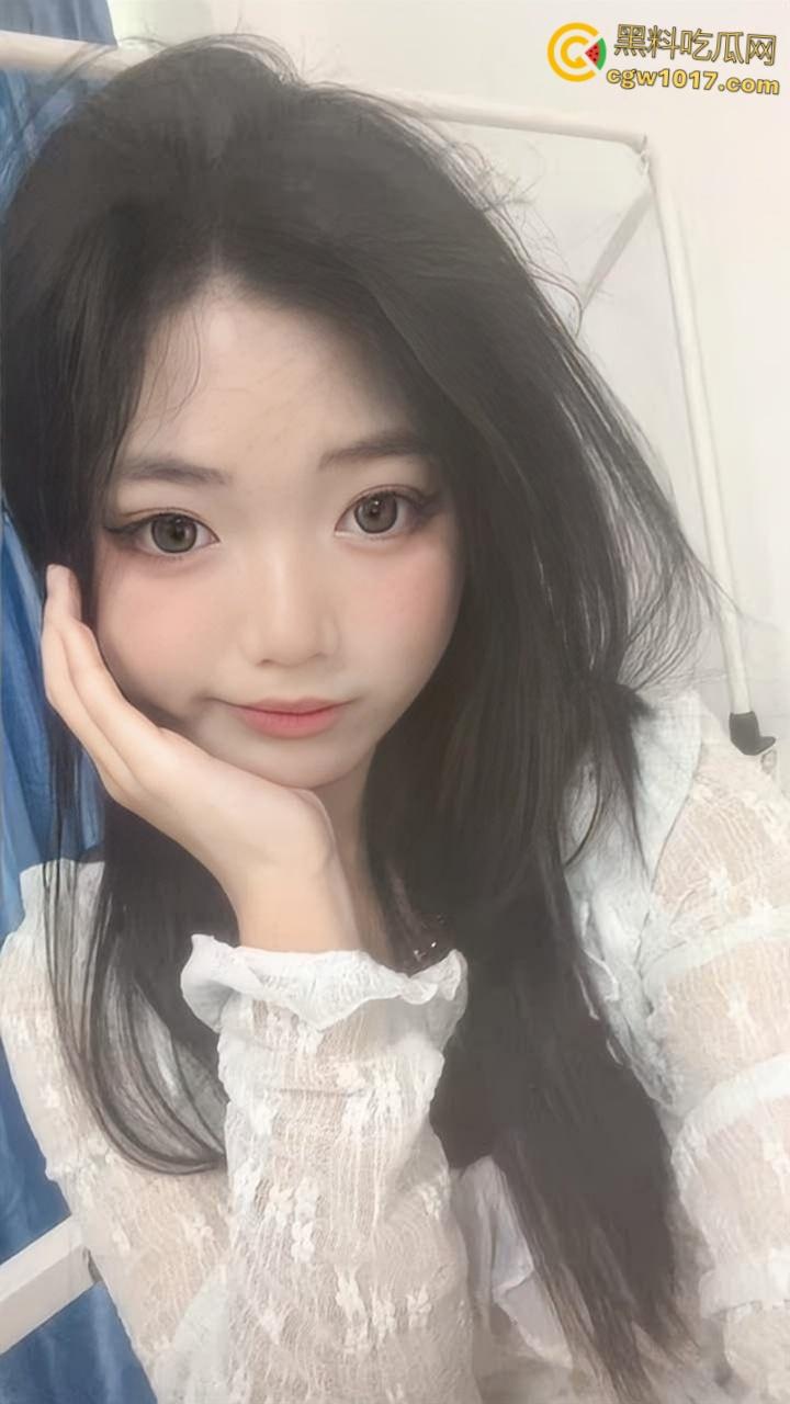 约炮大神【石先生】，约炮极品JK小萝莉，跪地口交被按头深喉，粉裙掀起美腿大开狂操，娇滴滴的呻吟超诱人！