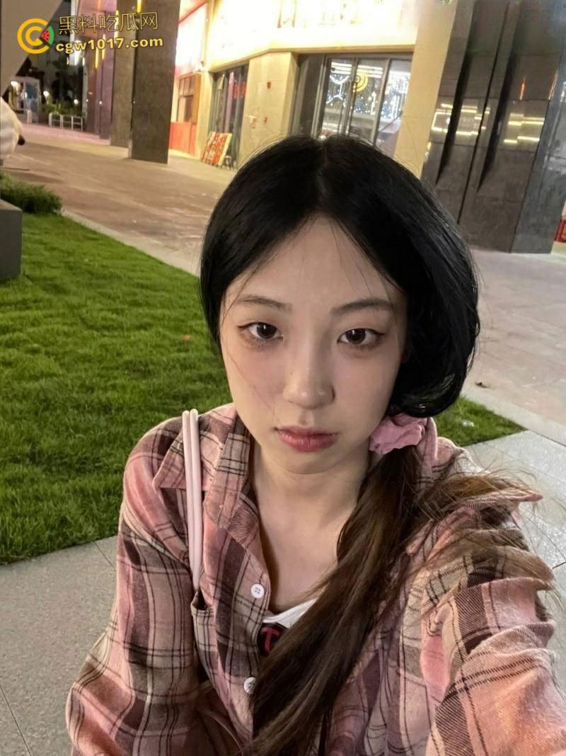 广东中山反差母狗【张倩倩】,恋爱期间出轨前任,被男友曝光自拍小视频,清纯嫩妹彻底沦为索精母狗!