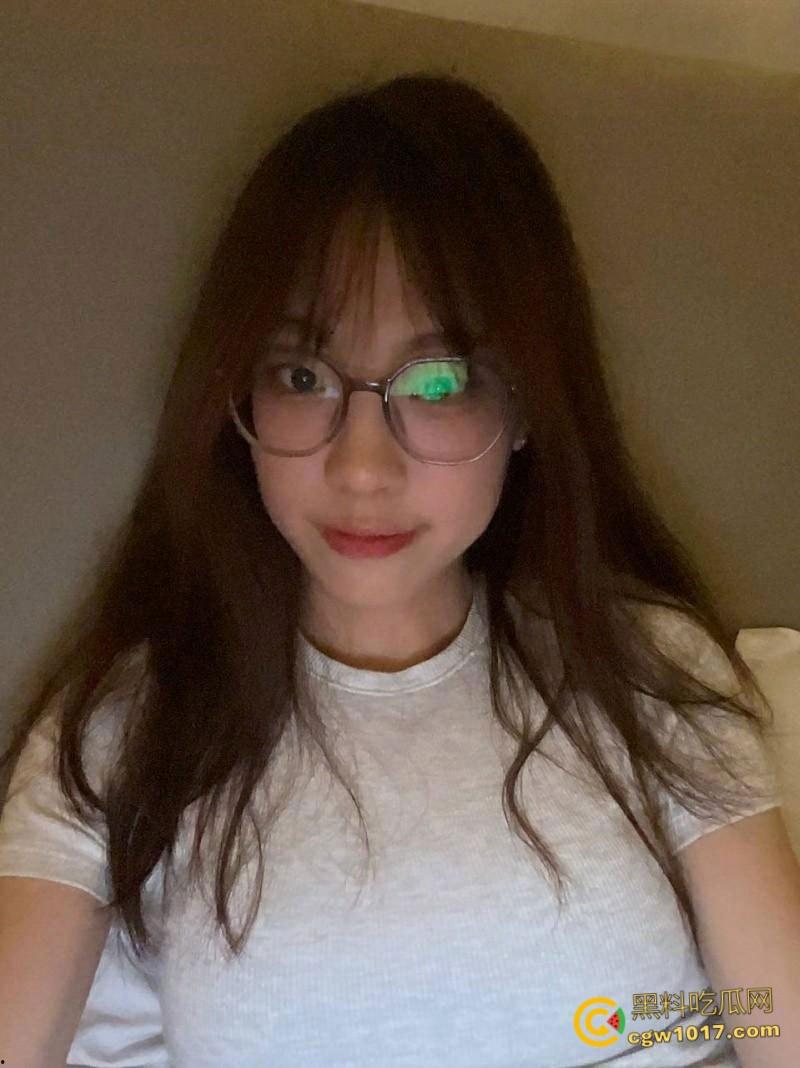 广东中山反差母狗【张倩倩】,恋爱期间出轨前任,被男友曝光自拍小视频,清纯嫩妹彻底沦为索精母狗!