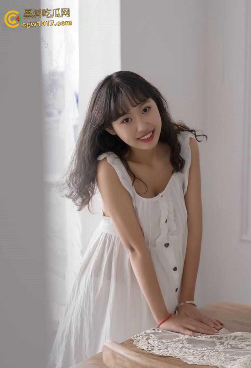 贵州爆乳嫩妹【张静玲】,手持身份证全裸自拍还债 ,浴缸岔腿揉穴自慰,巨乳晃到失焦,为了碎银甘当母狗!