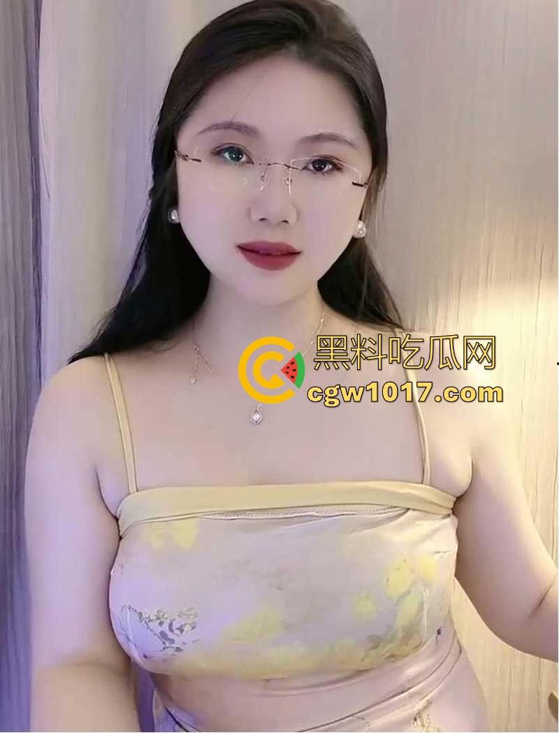 快手微胖熟女网红【耲戇薹脔素姐】不雅视频流出！线下被大哥约炮，跪地含屌猛舔，完美露脸浪叫销魂！