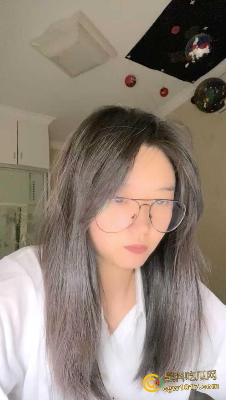 南京林业大学校花【何雯婷】,考研二战独居饥渴难耐,性感内裤塞个小玩具后继续学习,纯纯的清纯反差婊!