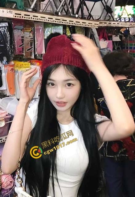 小别胜新婚,姐弟重逢,满满激情:姐姐热情如火,猛烈攻势让人难以招架,压力肥也挡不住子弹如雨下的狂野夜晚!