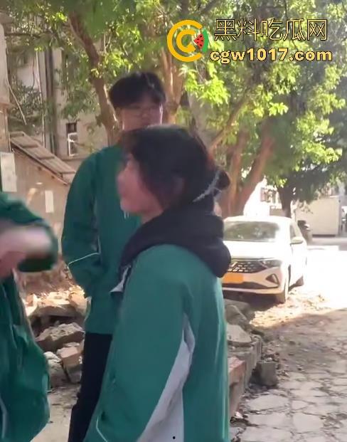 四川省南充市阆中中学女学生霸凌视频曝光,放学堵住不让走,边说道理边扇耳光,在学校就已经这么牛逼了是吧!