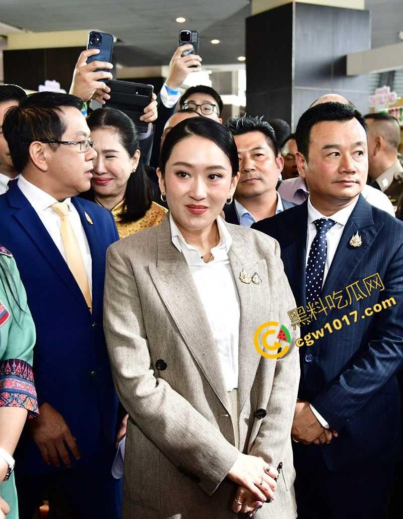 泰国女总理性爱丑闻泄密!极品巨乳,完美露脸,场景劲爆火辣,网民疯狂点击,震惊全球!