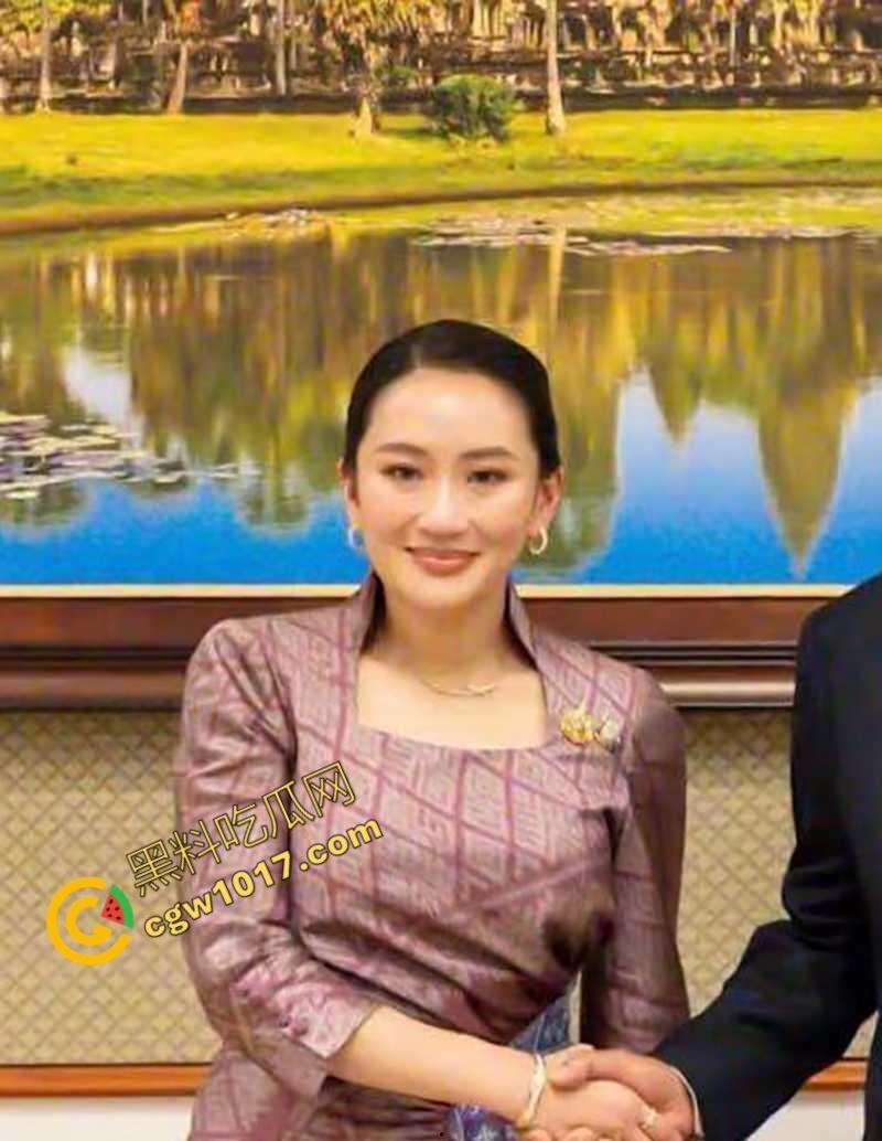 泰国女总理性爱丑闻泄密!极品巨乳,完美露脸,场景劲爆火辣,网民疯狂点击,震惊全球!