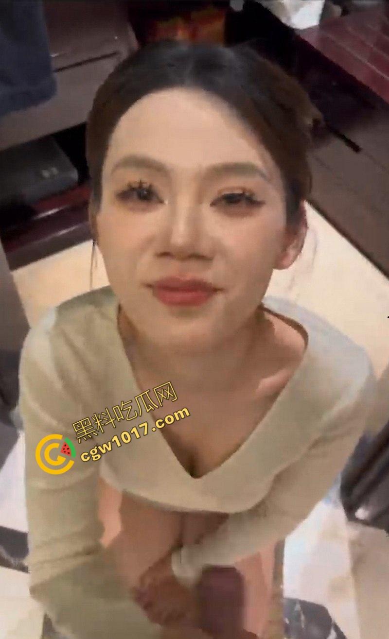 广东小伙被女友十万卖缅甸，35万赎回后撕破脸，泄密母狗淫乱视频，前女友巨乳迷人，饥渴口交深喉，情趣装扮骚到极点！