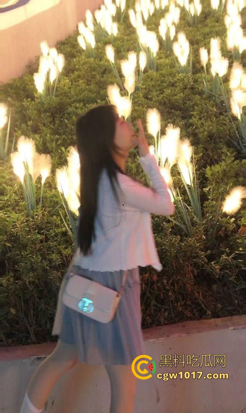 湖北师范大学萝莉学妹【温琬玲】反差跪床深喉口爆，狗链牵引翘臀后入爆操，与男友性爱视频曝光泄露！