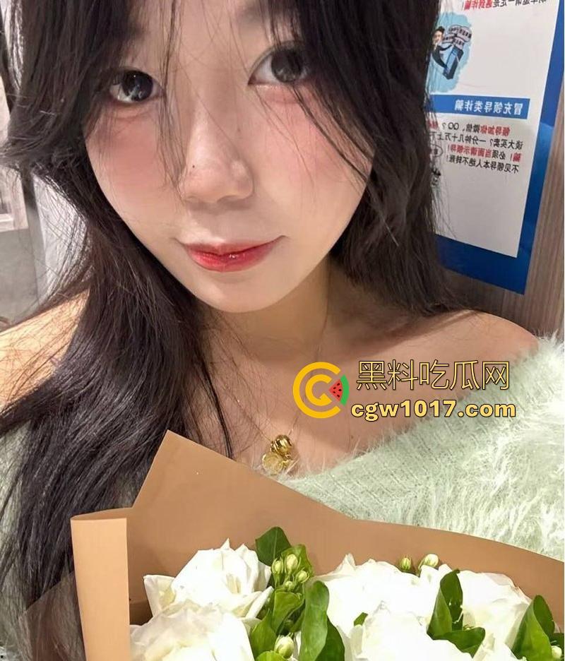 湖北师范大学萝莉学妹【温琬玲】反差跪床深喉口爆，狗链牵引翘臀后入爆操，与男友性爱视频曝光泄露！