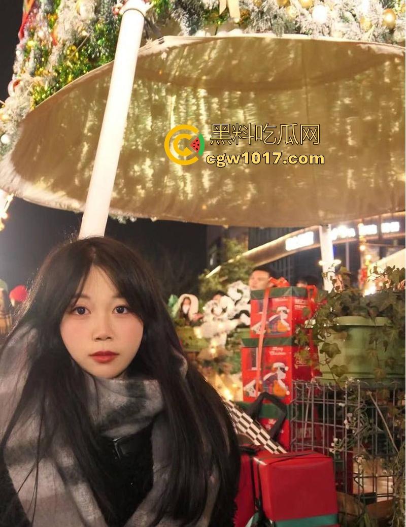 湖北师范大学萝莉学妹【温琬玲】反差跪床深喉口爆，狗链牵引翘臀后入爆操，与男友性爱视频曝光泄露！