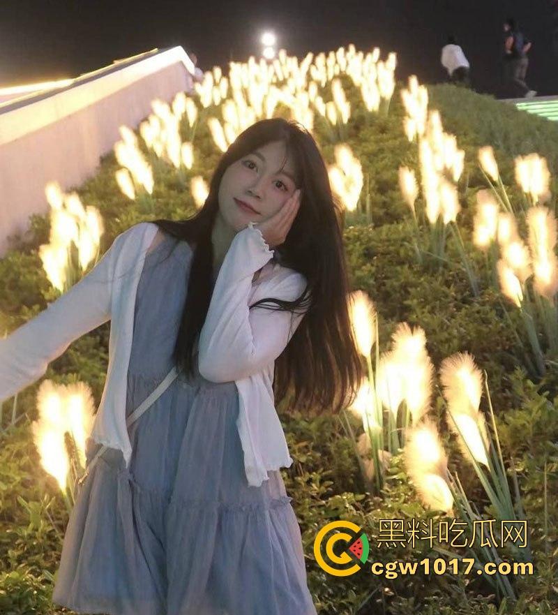 湖北师范大学萝莉学妹【温琬玲】反差跪床深喉口爆,狗链牵引翘臀后入爆操,与男友性爱视频曝光泄露!