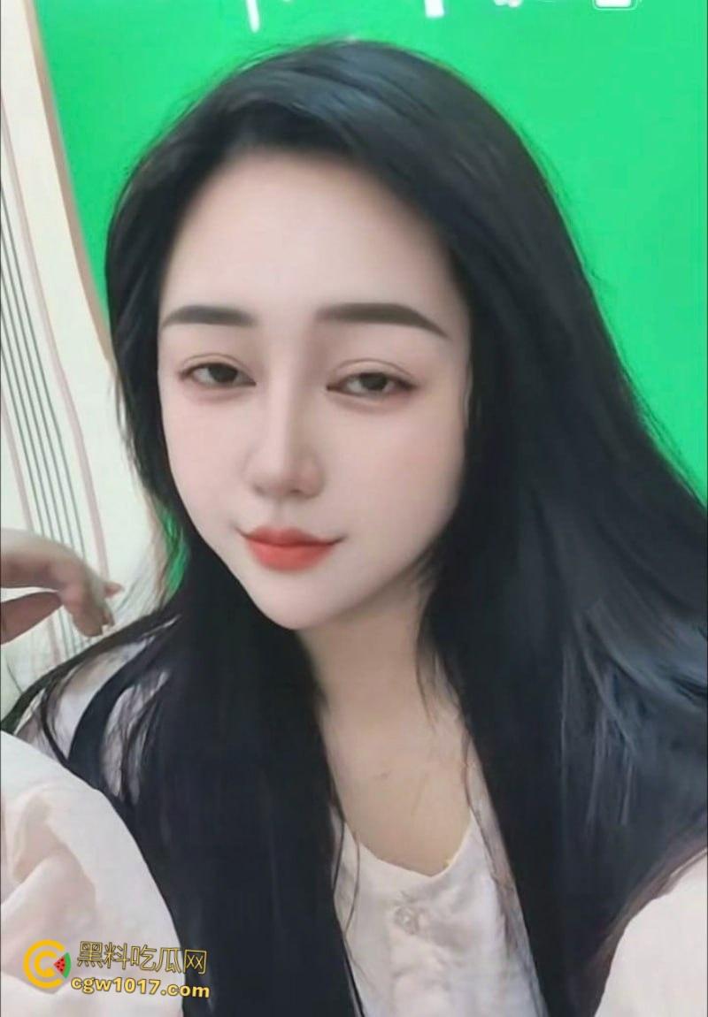 抖音气质少妇【洗脸吧老板娘】,付费定制大尺度自拍,透明内衣巨乳挑逗,自慰抠逼淫水直流,也是个欠操的骚逼 !