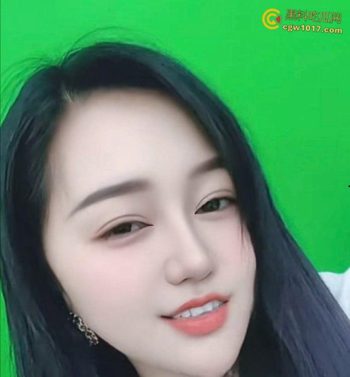 抖音气质少妇【洗脸吧老板娘】,付费定制大尺度自拍,透明内衣巨乳挑逗,自慰抠逼淫水直流,也是个欠操的骚逼 !