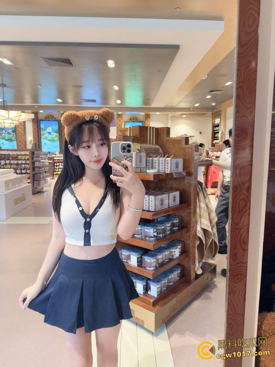 上门按摩的良家巨乳妹子,G杯销魂大奶还会喷水,摇摆的奶子太要命了,全射在妹子的奶子上!