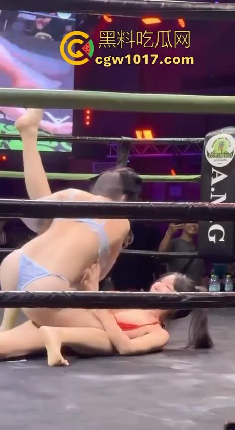 顶级拳击赛事推出,全新比基尼拳击大赛强势来袭!极品大奶女拳手互相厮杀,扯奶子掏逼都使上,啥时候到我上场打!