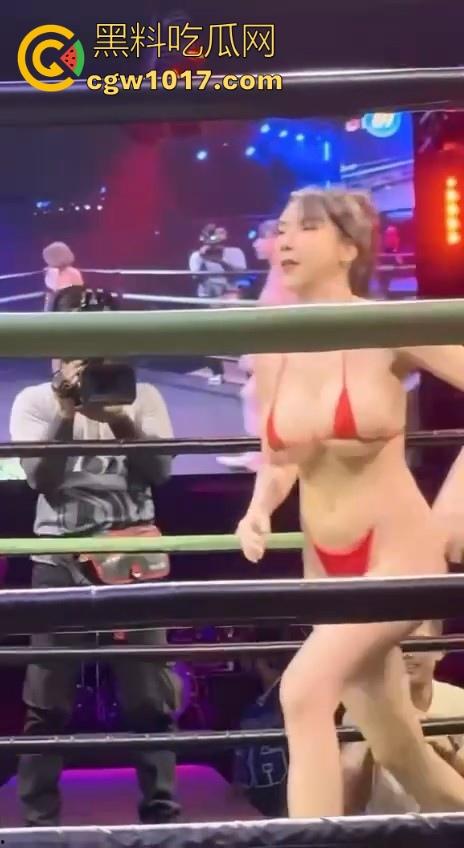 顶级拳击赛事推出,全新比基尼拳击大赛强势来袭!极品大奶女拳手互相厮杀,扯奶子掏逼都使上,啥时候到我上场打!
