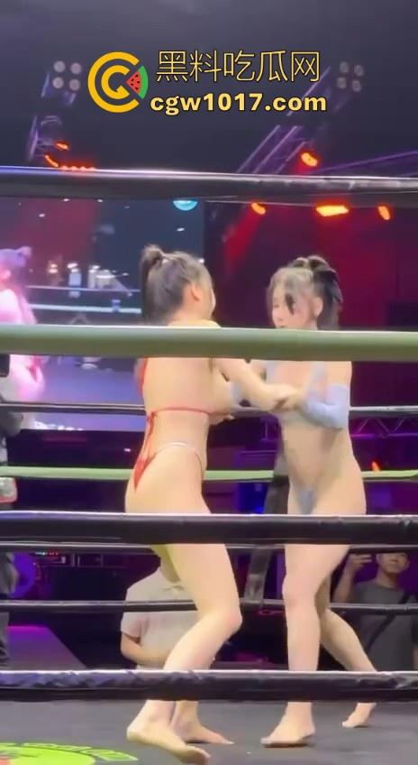 顶级拳击赛事推出,全新比基尼拳击大赛强势来袭!极品大奶女拳手互相厮杀,扯奶子掏逼都使上,啥时候到我上场打!