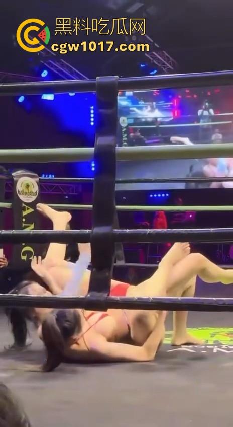 顶级拳击赛事推出,全新比基尼拳击大赛强势来袭!极品大奶女拳手互相厮杀,扯奶子掏逼都使上,啥时候到我上场打!