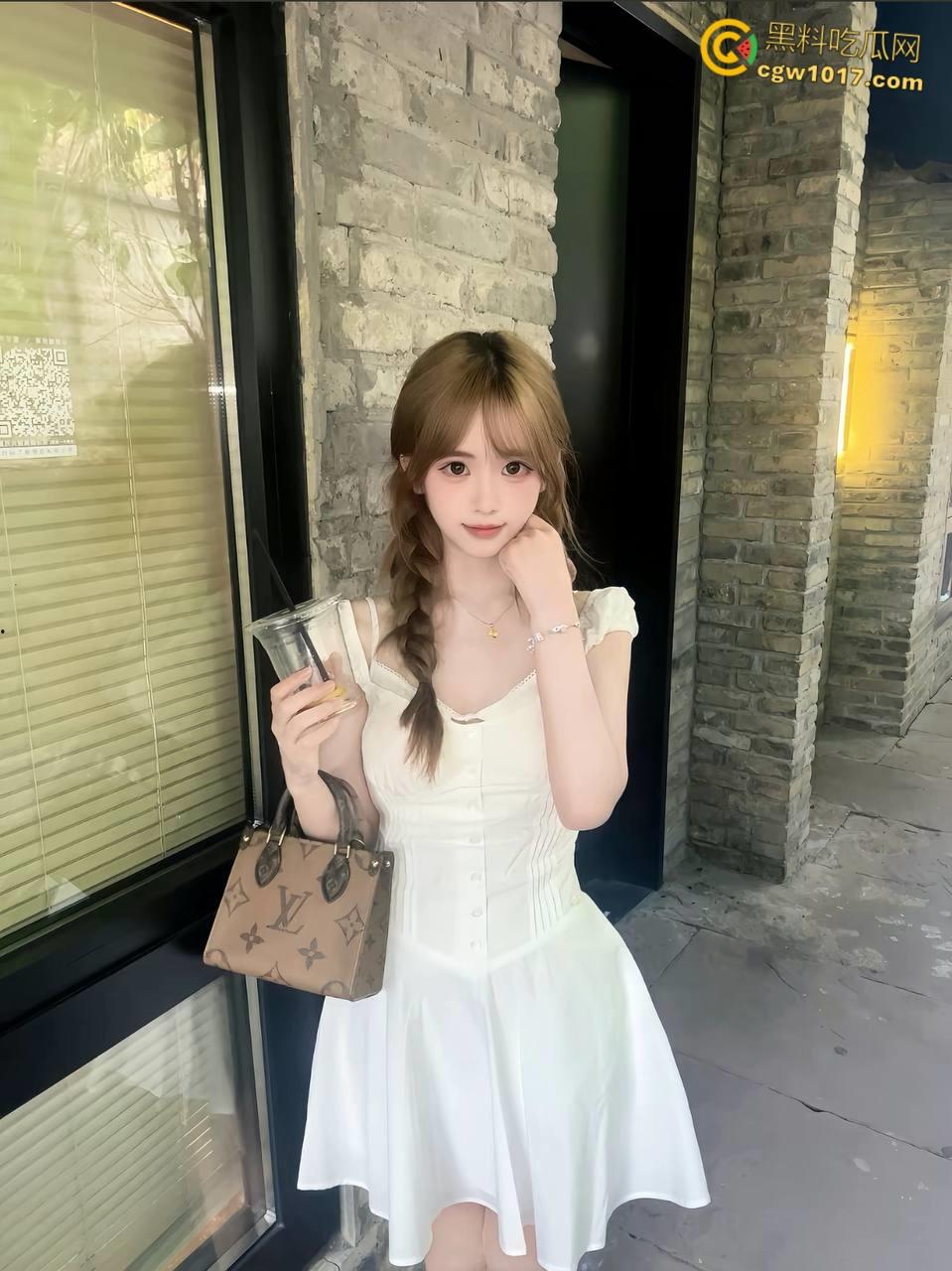 趁着万圣节和女儿玩cosplay,穿着头纱白丝小皮鞋,趴在床上任我操嘴,后入猛草极品翘臀,扶着腰全射在馒头小穴里 !