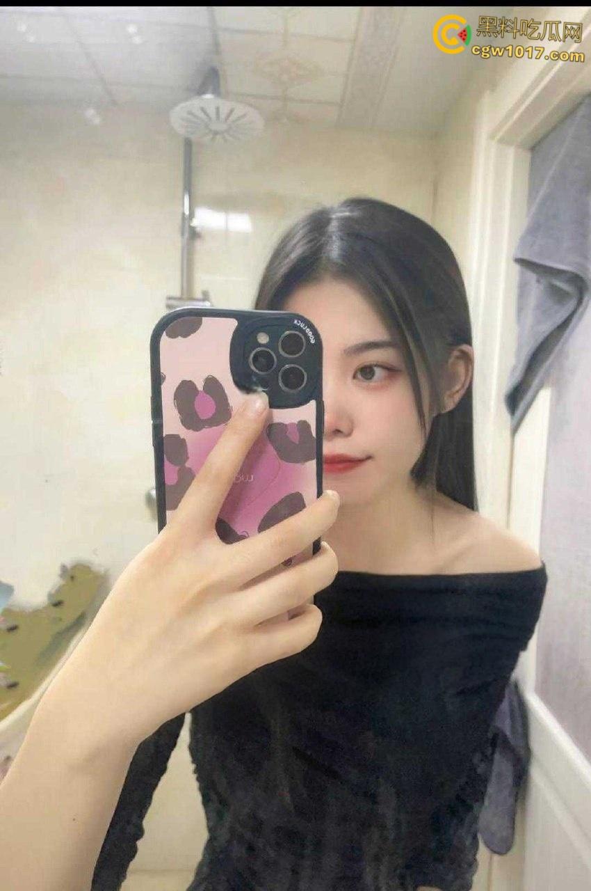 黑龙江省农商银行【赵蕊】，悬崖式分手被男友遭曝光，娇小美乳穿着情趣黑丝，趴在床上被猛猛打桩！