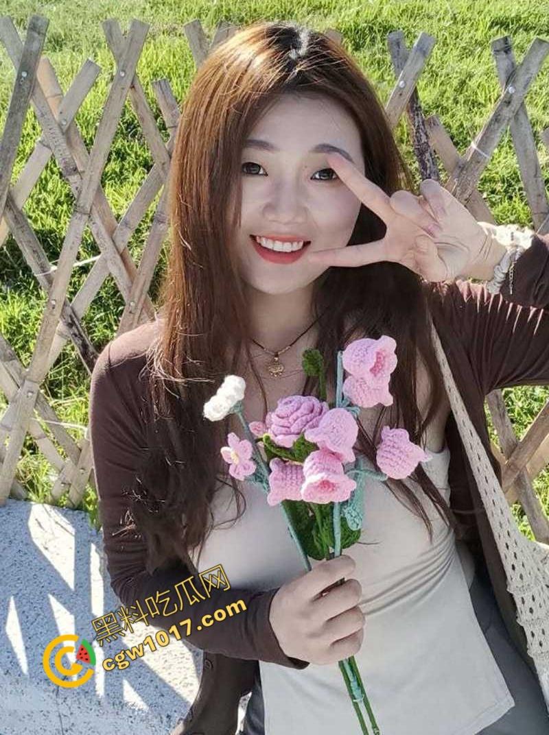 钦州骚妹【吴琪雪】乱伦丑闻炸翻全网：被亲爹无套内射，打胎后再度狂欢，前男友怒曝聊天记录毁三观！