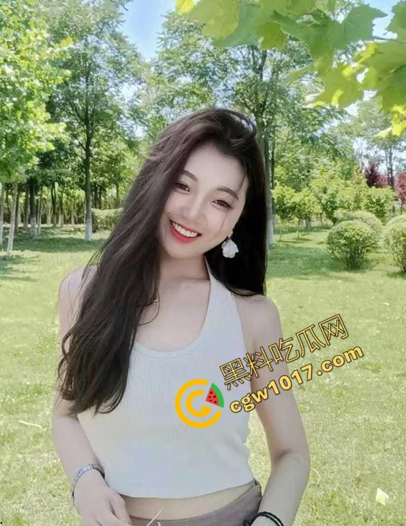 钦州骚妹【吴琪雪】乱伦丑闻炸翻全网:被亲爹无套内射,打胎后再度狂欢,前男友怒曝聊天记录毁三观!